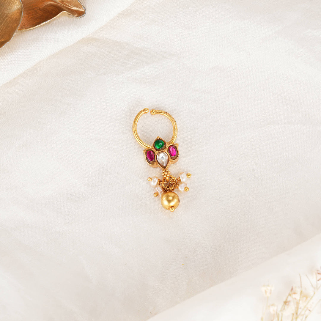 Khanshikaa Bullakku Nose Pin