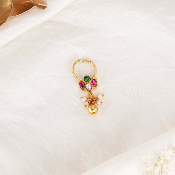 Khanshikaa Bullakku Nose Pin