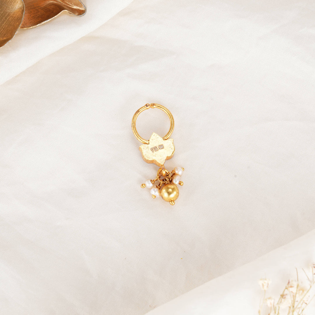 Khanshikaa Bullakku Nose Pin