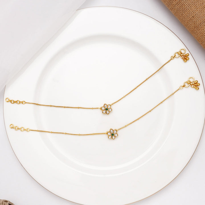 Cute Floral Gold Plated Kundan Anklet