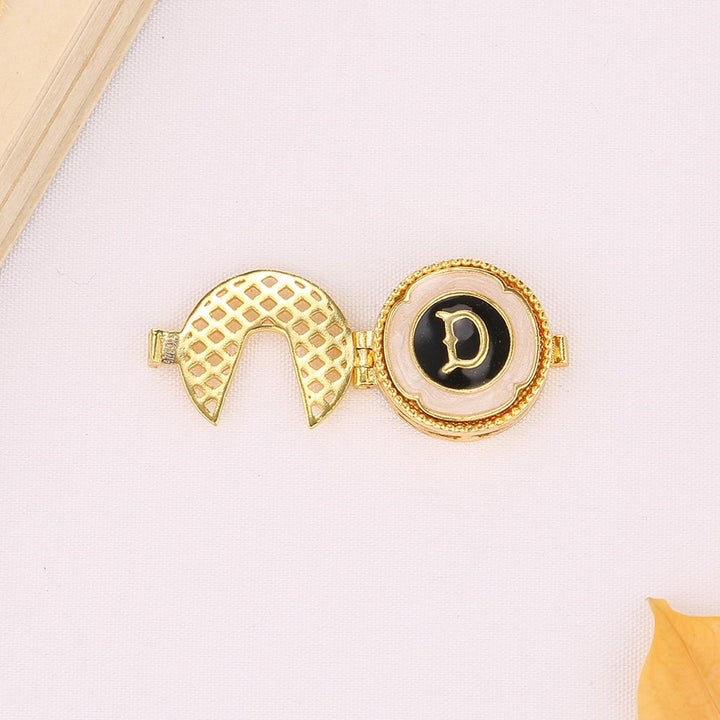 Iconic Bond Shirt Button Clip