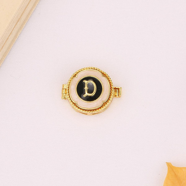 Iconic Bond Shirt Button Clip