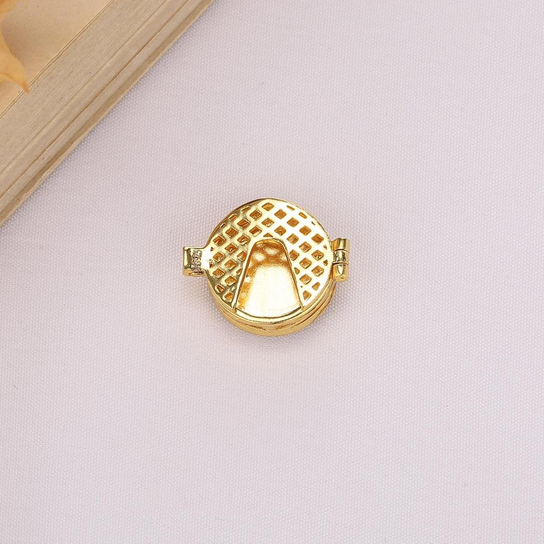 Trendy Shirt Button Clip