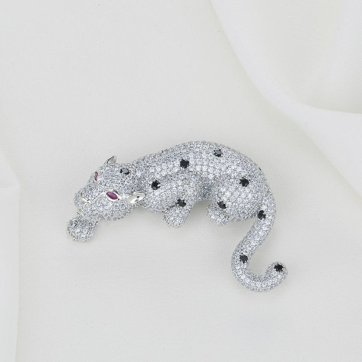 Mesmerizing Men's Brooch Pin