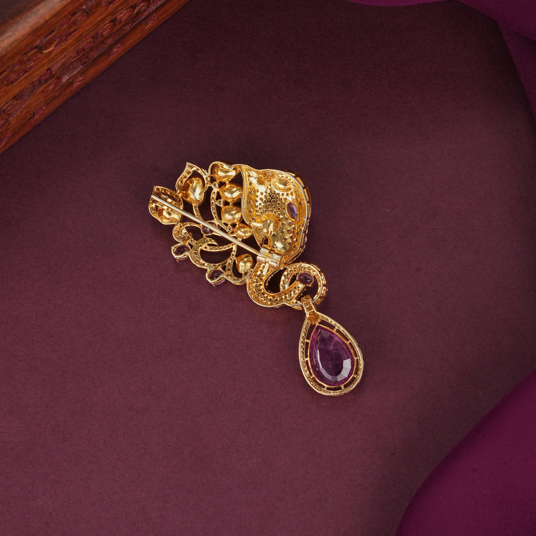 Mesmerizing Saree Pin