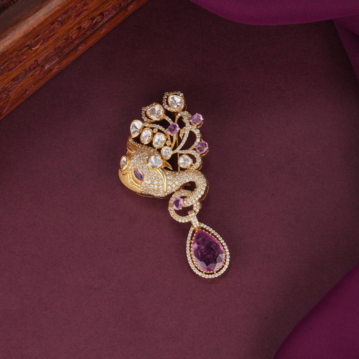 Mesmerizing Saree Pin