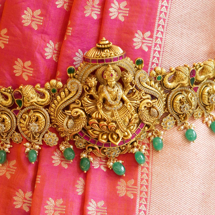 Vethika  Nagas Nakshi Oddiyanam