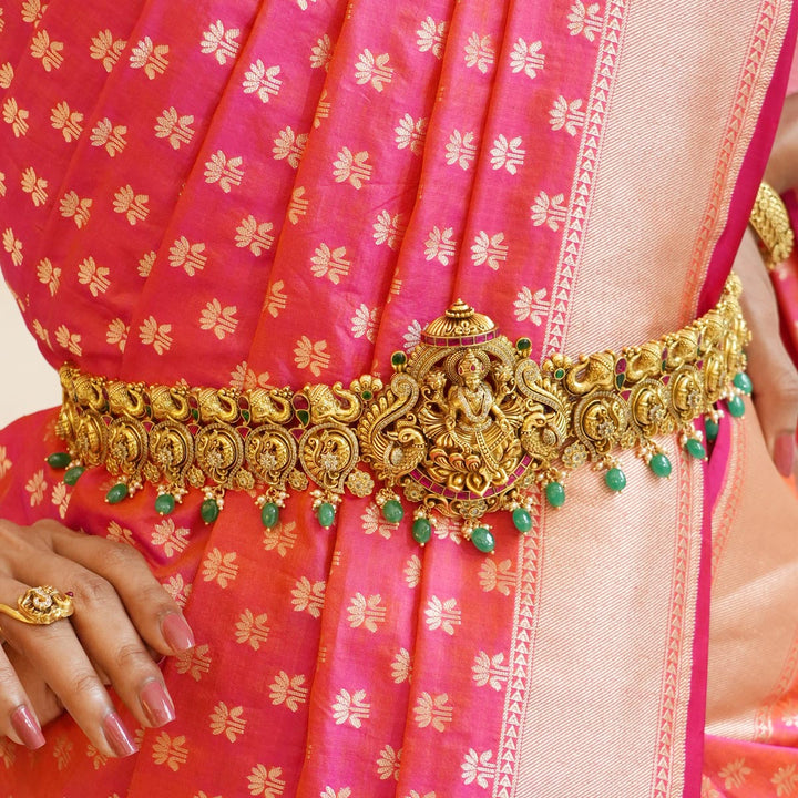 Vethika  Nagas Nakshi Oddiyanam