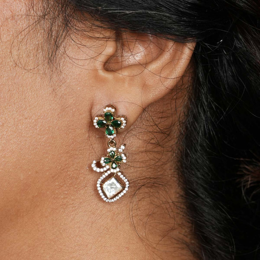 Unaina Victorian Short Necklace Set