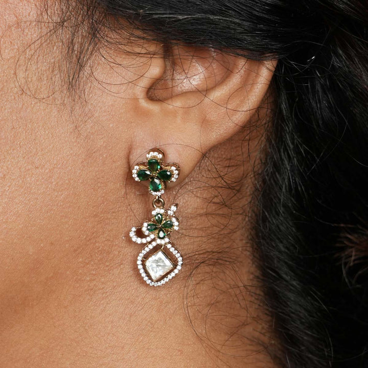 Unaina Victorian Short Necklace Set