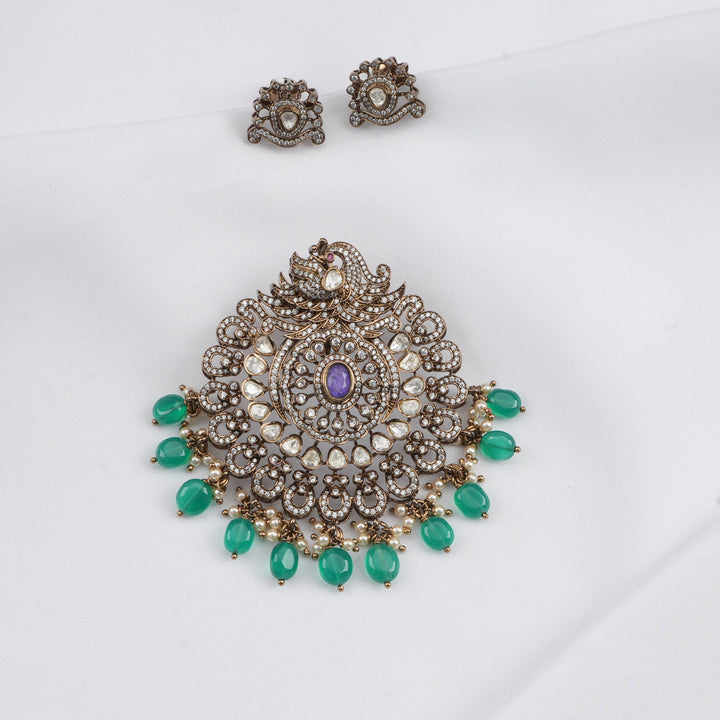 Facinate Victorian Pendant Set