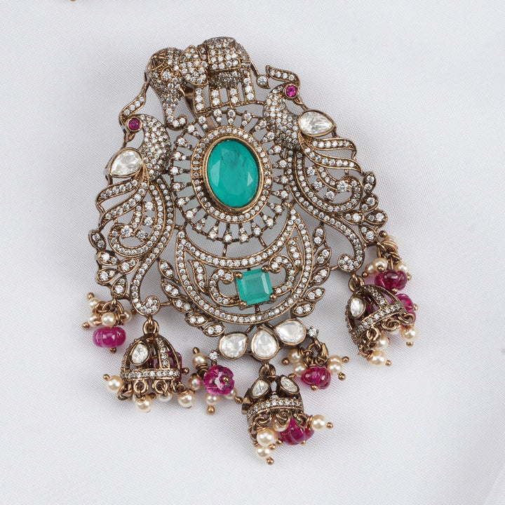 Vinisha Victorian Pendant Set