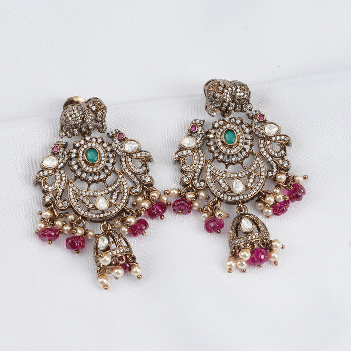 Vinisha Victorian Pendant Set