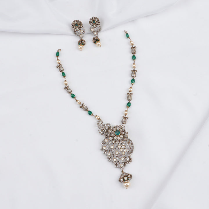 Beautiful Charm Victorian Short Necklace Set