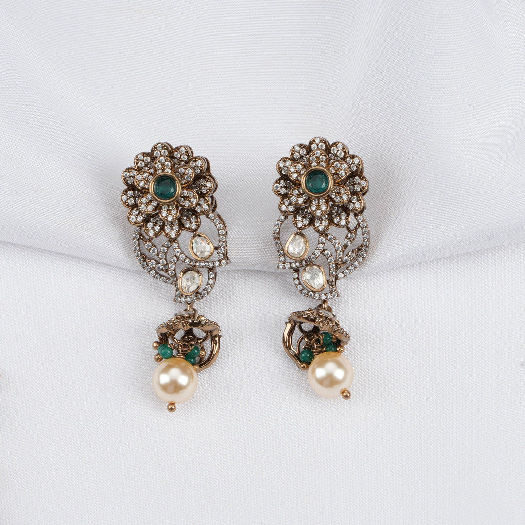 Beautiful Charm Victorian Short Necklace Set