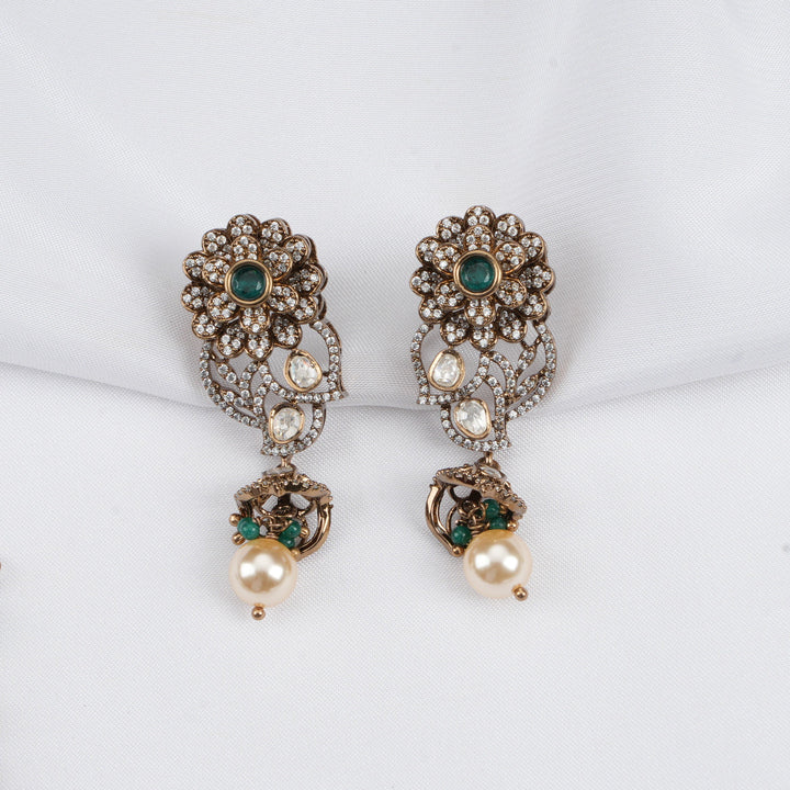 Beautiful Charm Victorian Short Necklace Set