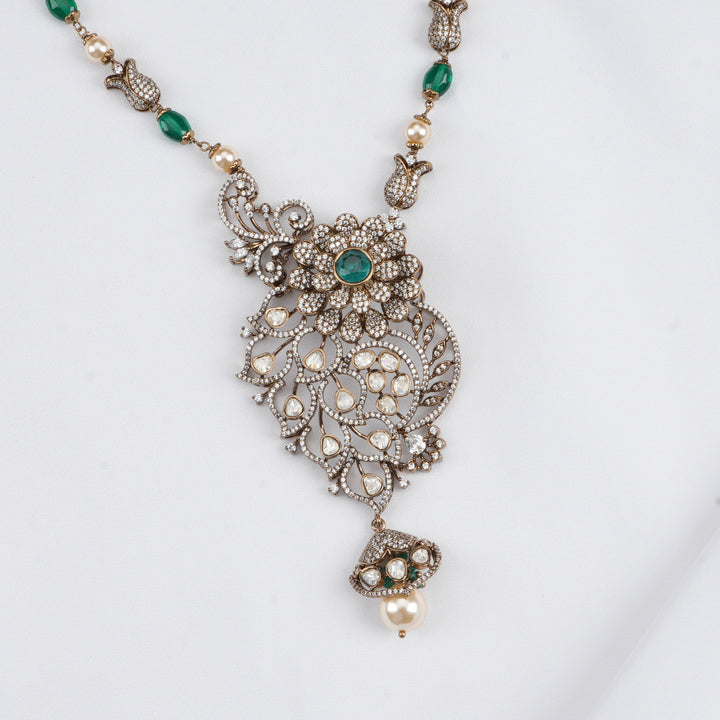 Beautiful Charm Victorian Short Necklace Set