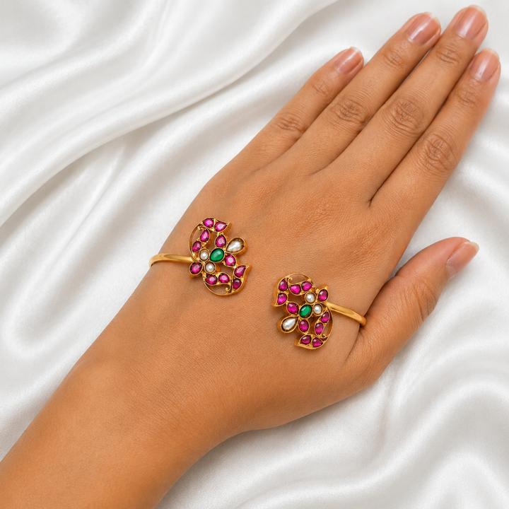 Mesmerizing Kundan Palm Bracelet