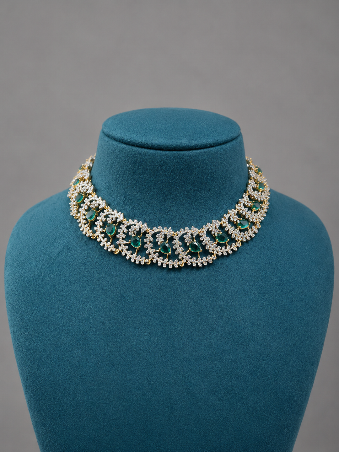 Catchy Avikam Choker Set