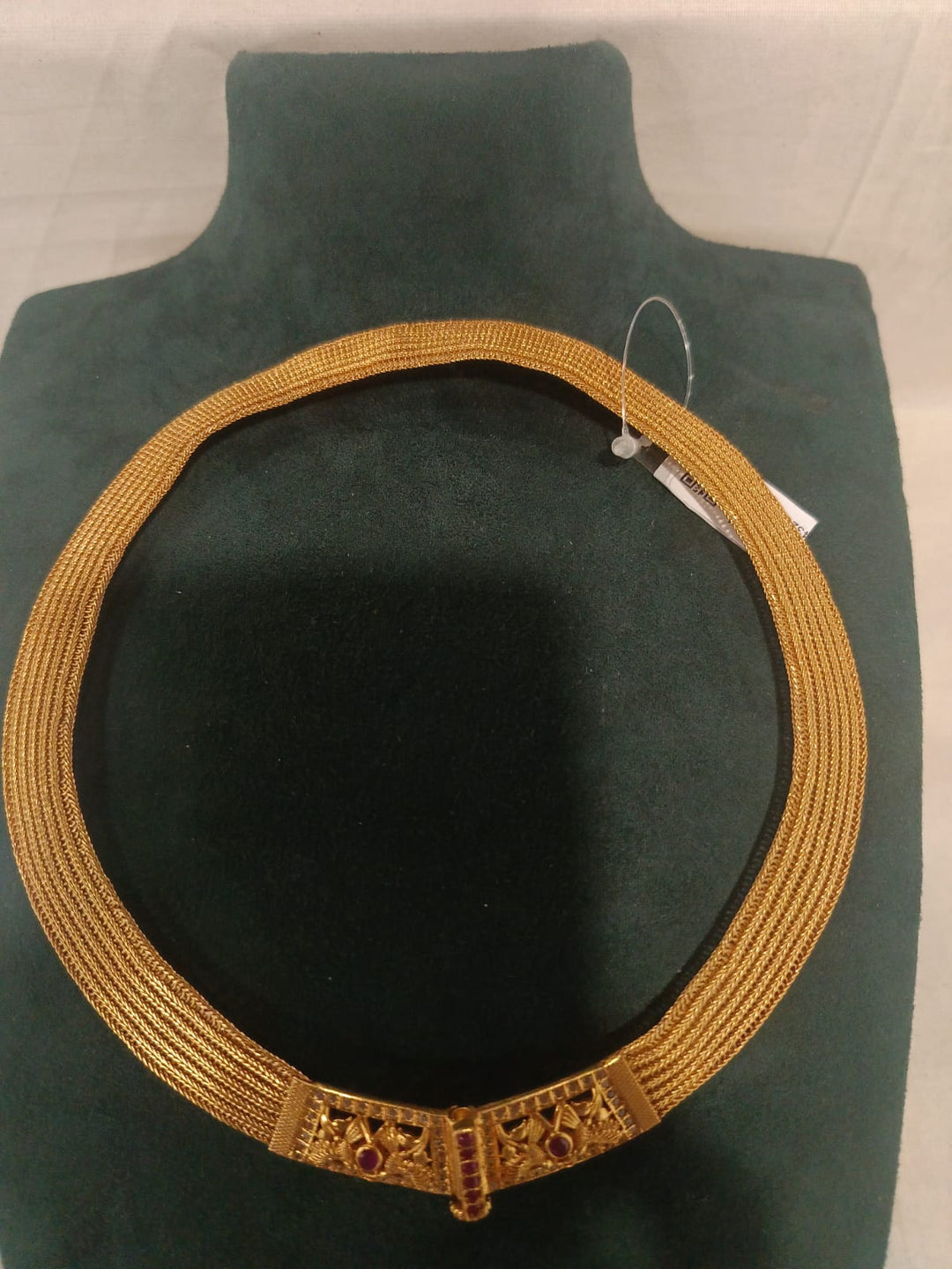 Trendy Look Short Necklace