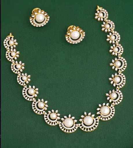 Dazzle Avikam Short Necklace Set