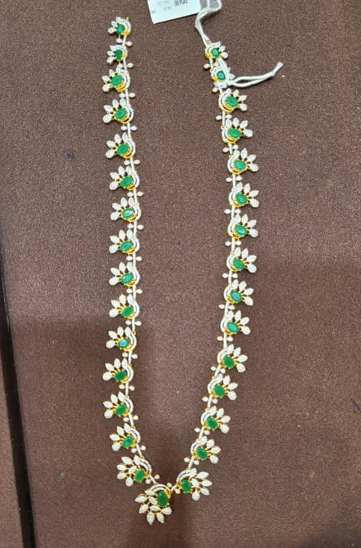 Avickam Short Necklace