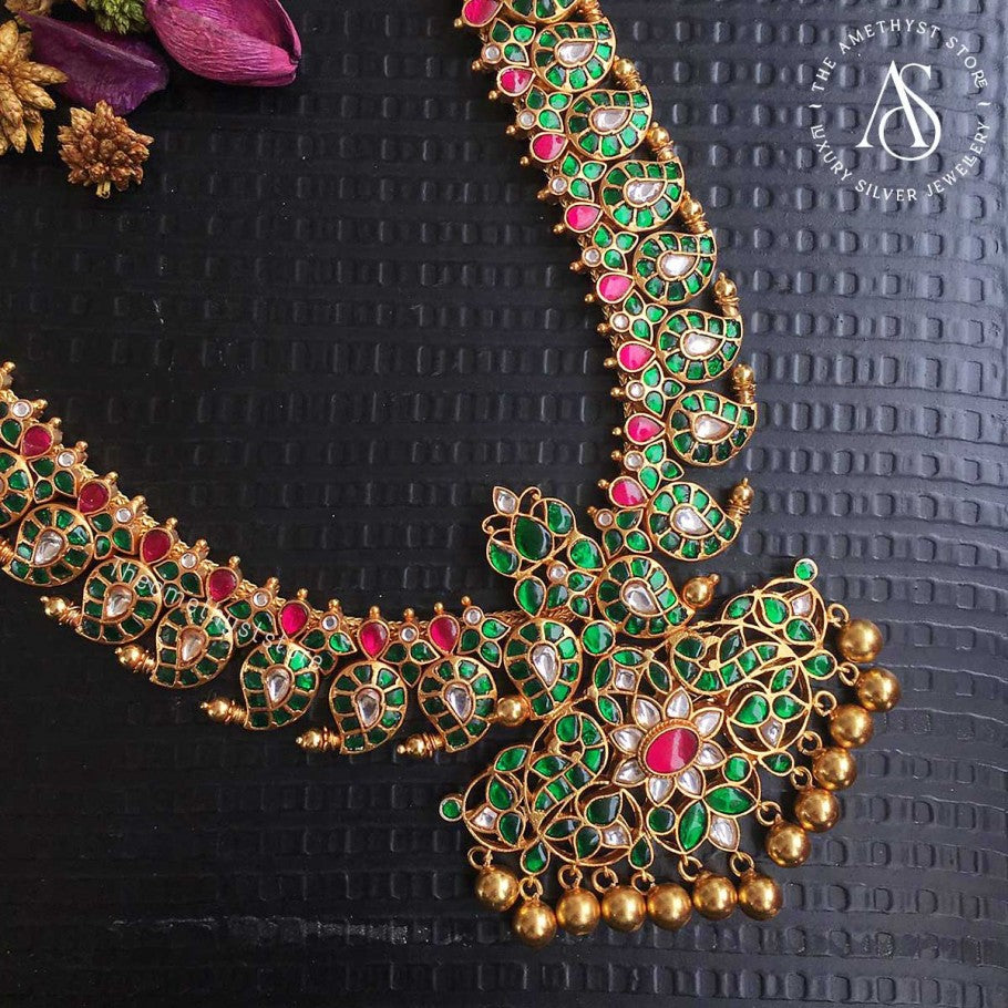 Inviting Necklace