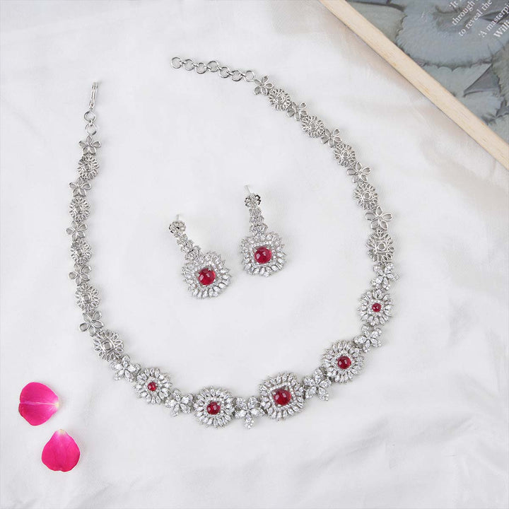 Engaging Necklace Set