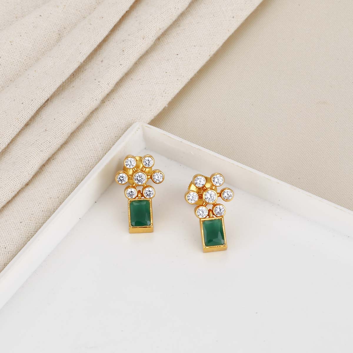 18k Gold Plated Green Stone Pearl Dangle Earrings at 1740.00 INR in Pune |  Palmonas Fashion Private Limited