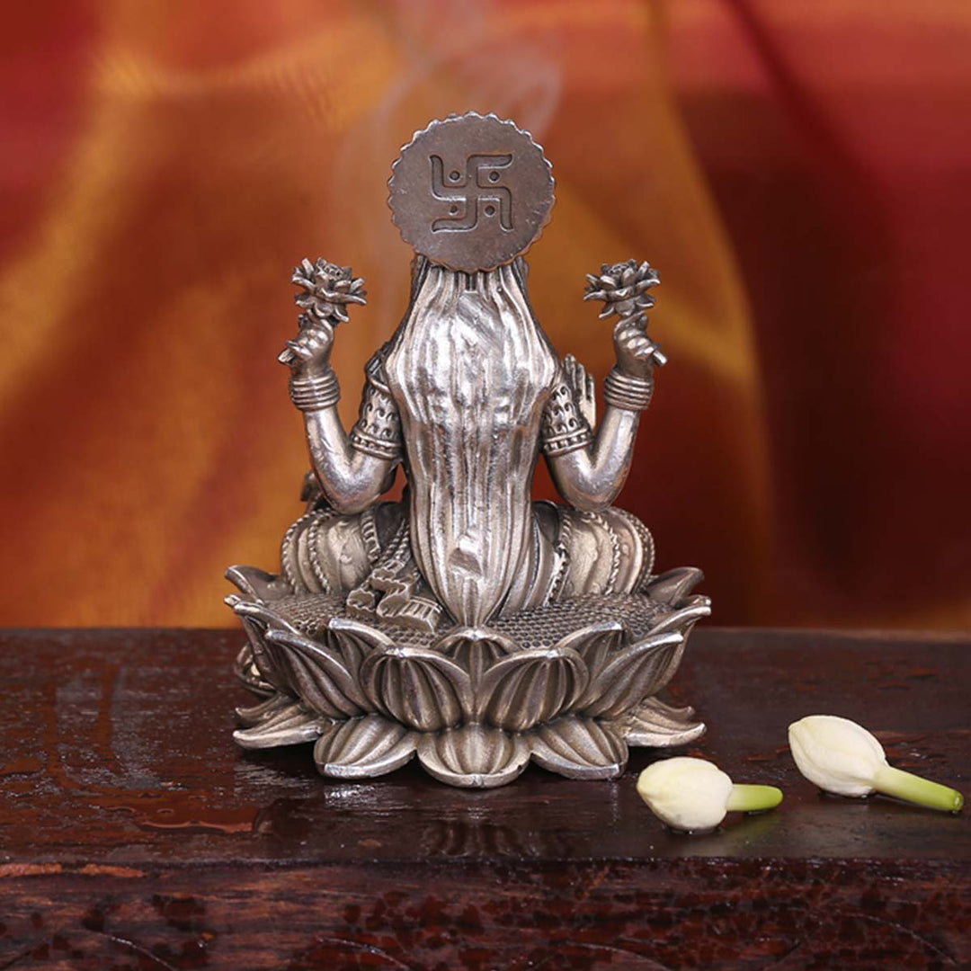 Lakshmi On Lotus 3D Idol
